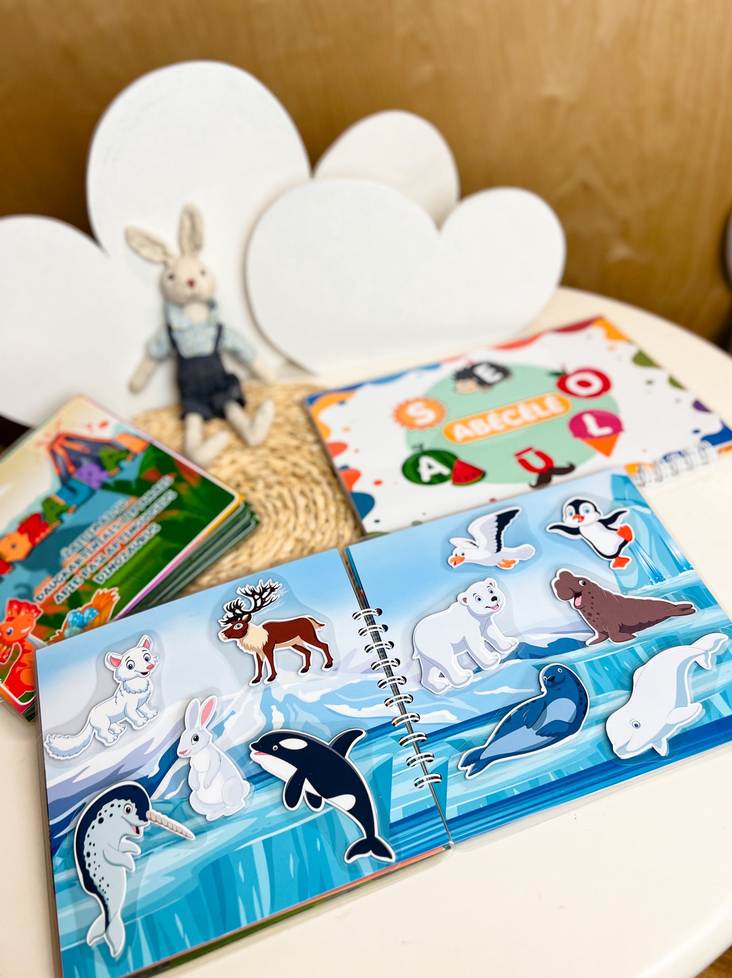 "Viso pasaulio gyvūnai" lavinamoji knygelė