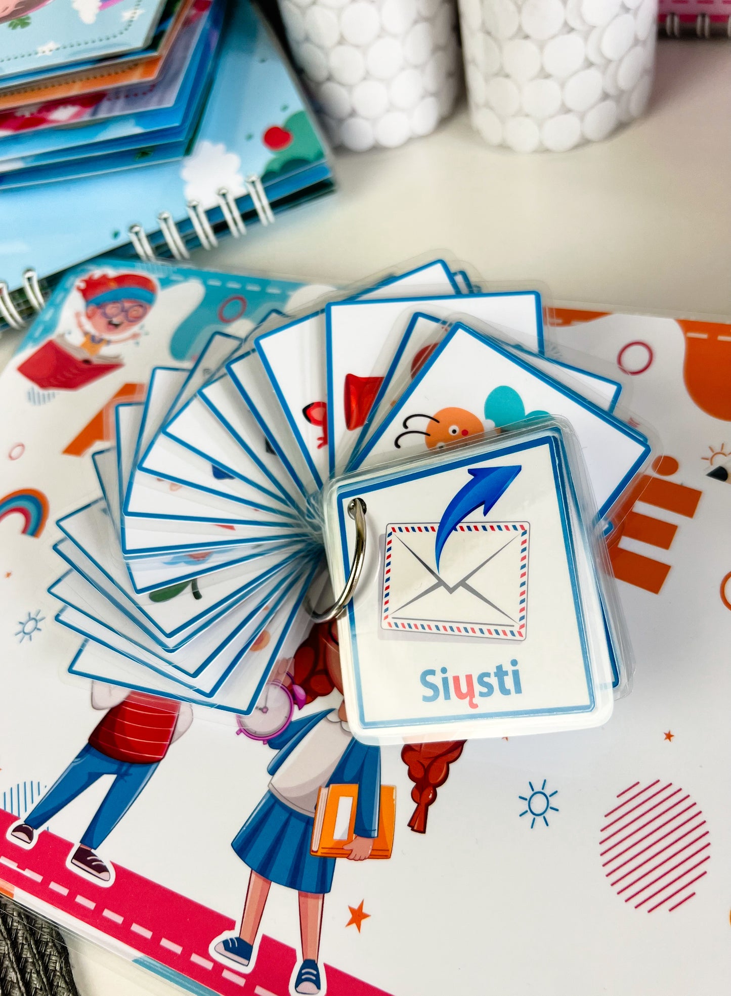 "Abėcėlė su kortelėmis" lavinamoji knygelė