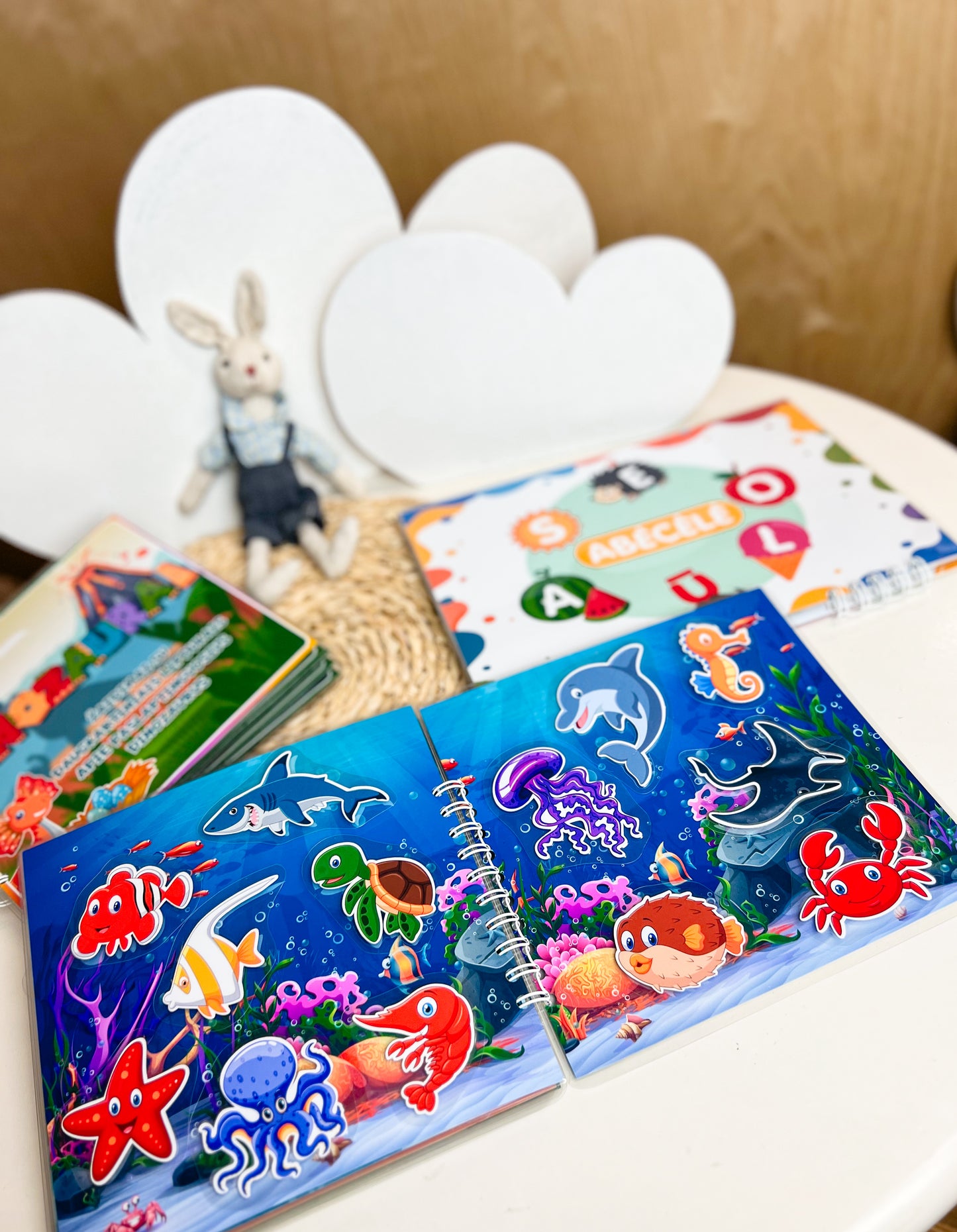 "Viso pasaulio gyvūnai" lavinamoji knygelė