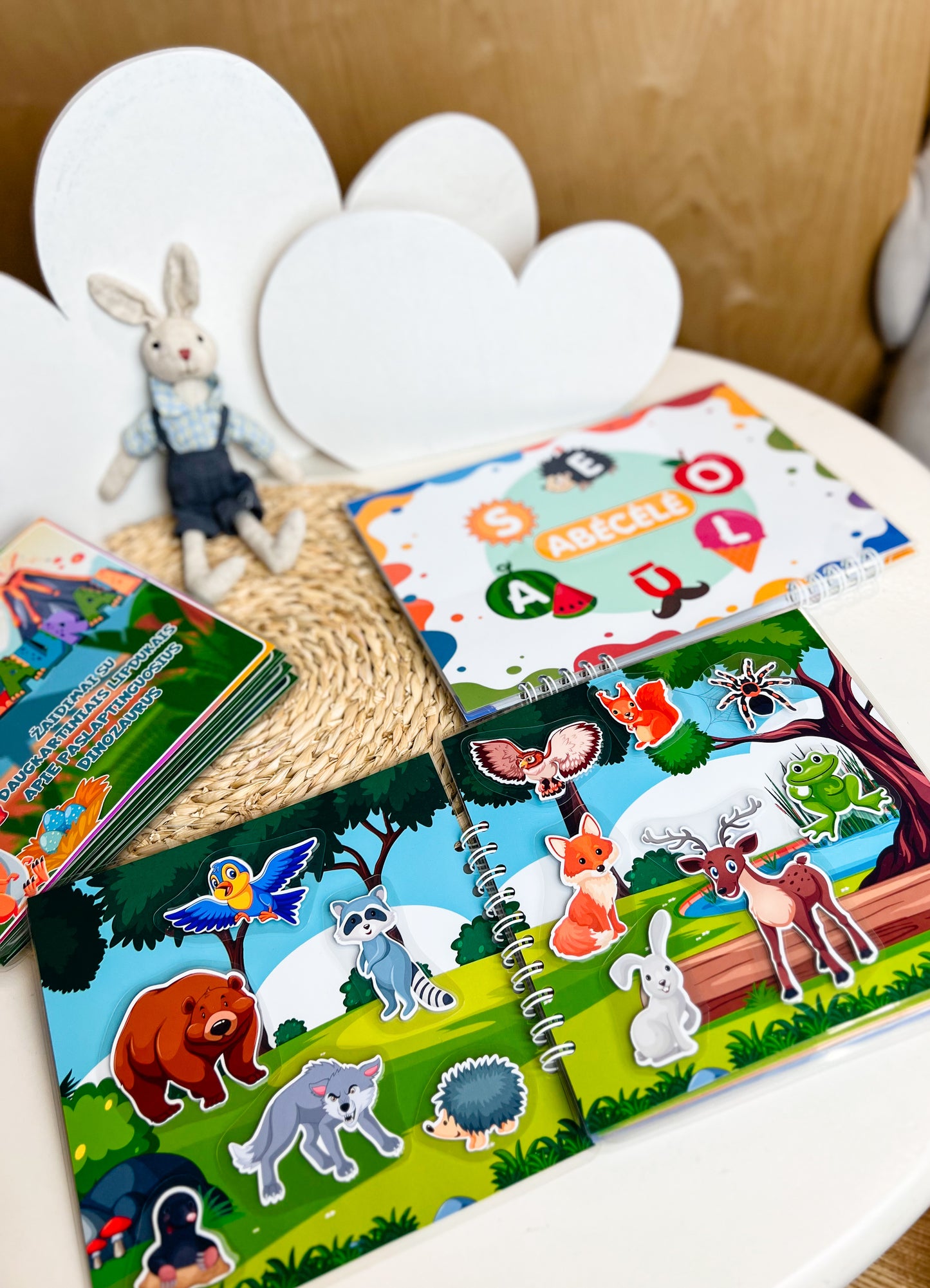 "Viso pasaulio gyvūnai" lavinamoji knygelė