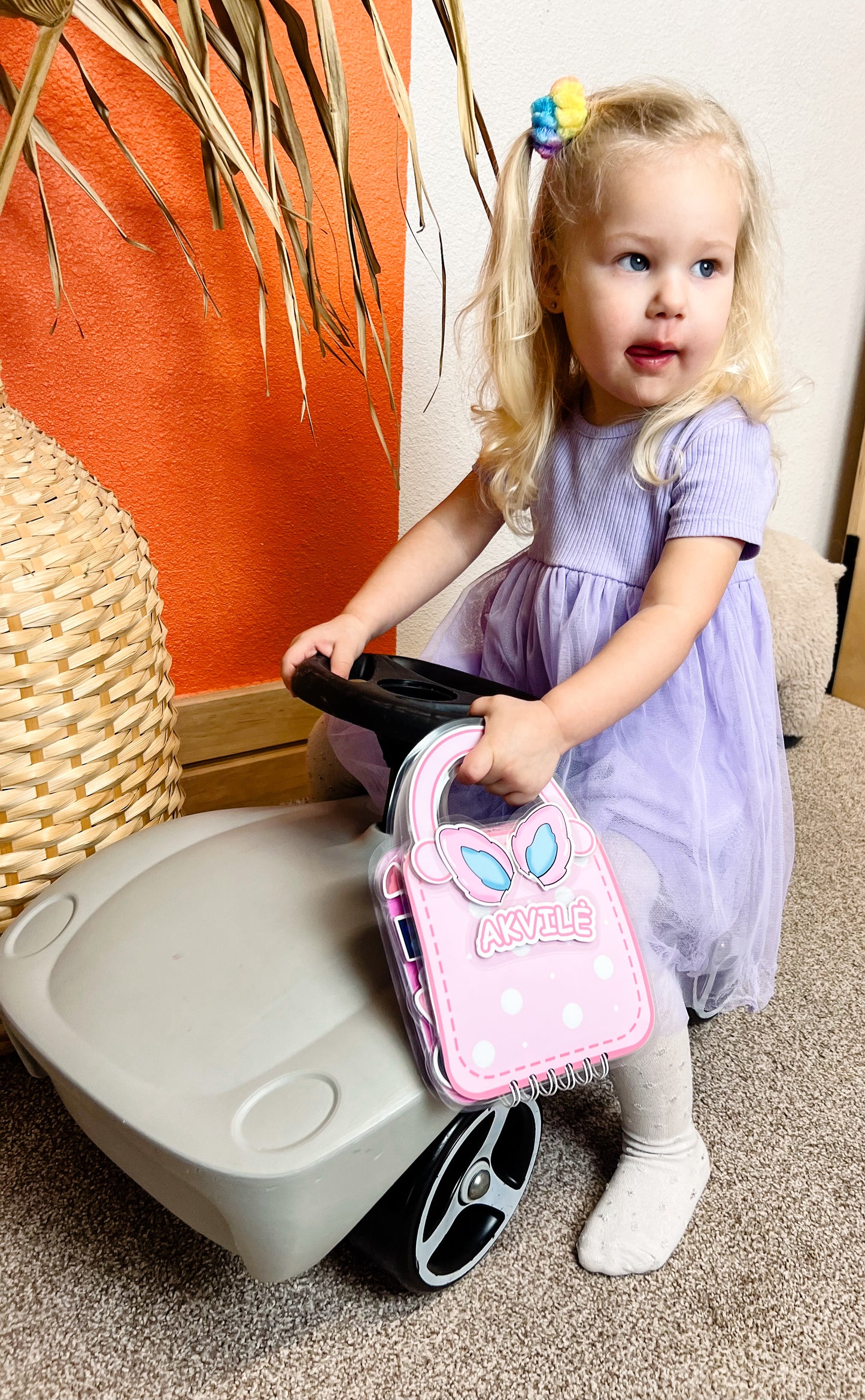 "Rožinio zuikio nuotykiai" knygelė