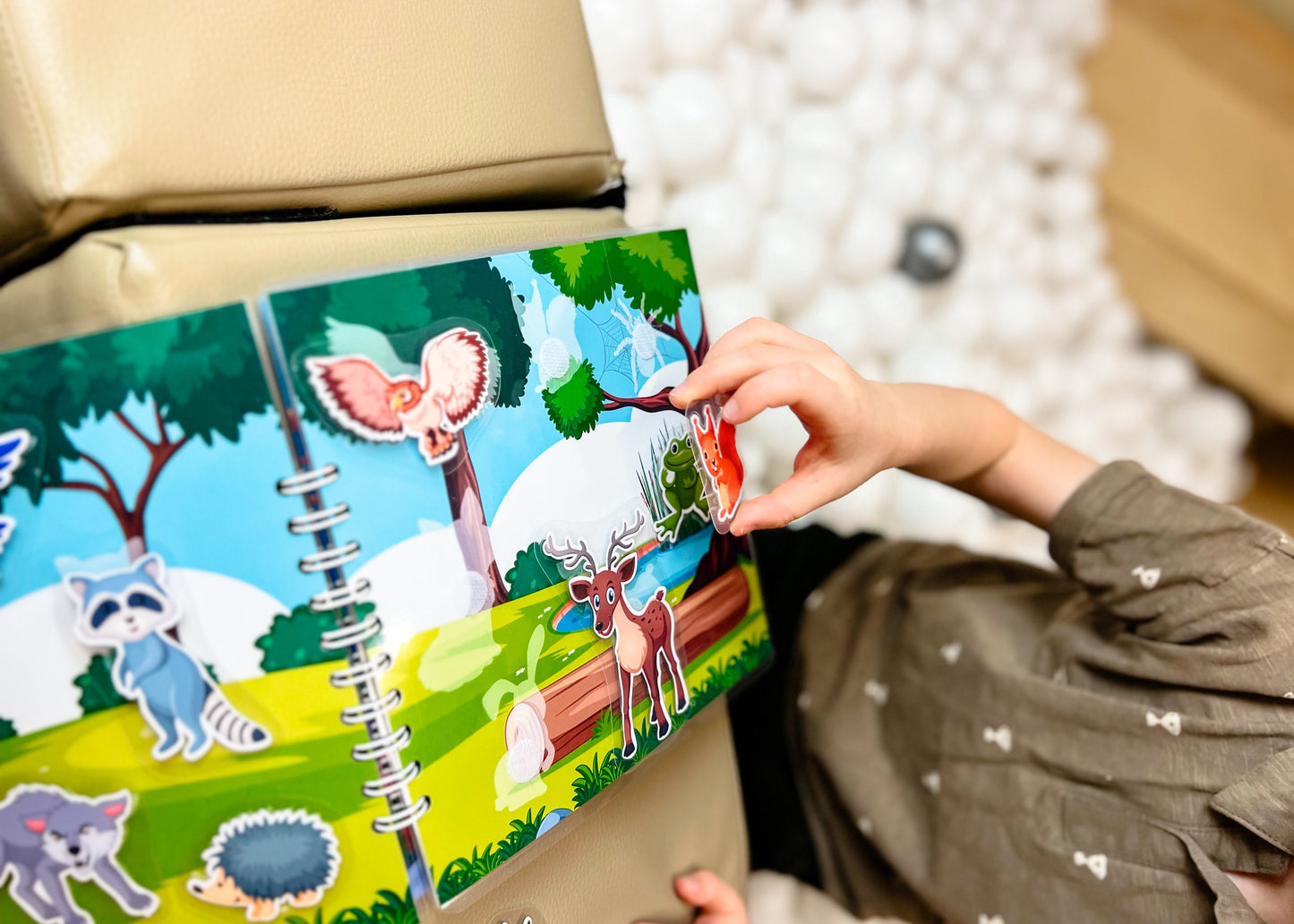 "Viso pasaulio gyvūnai" lavinamoji knygelė