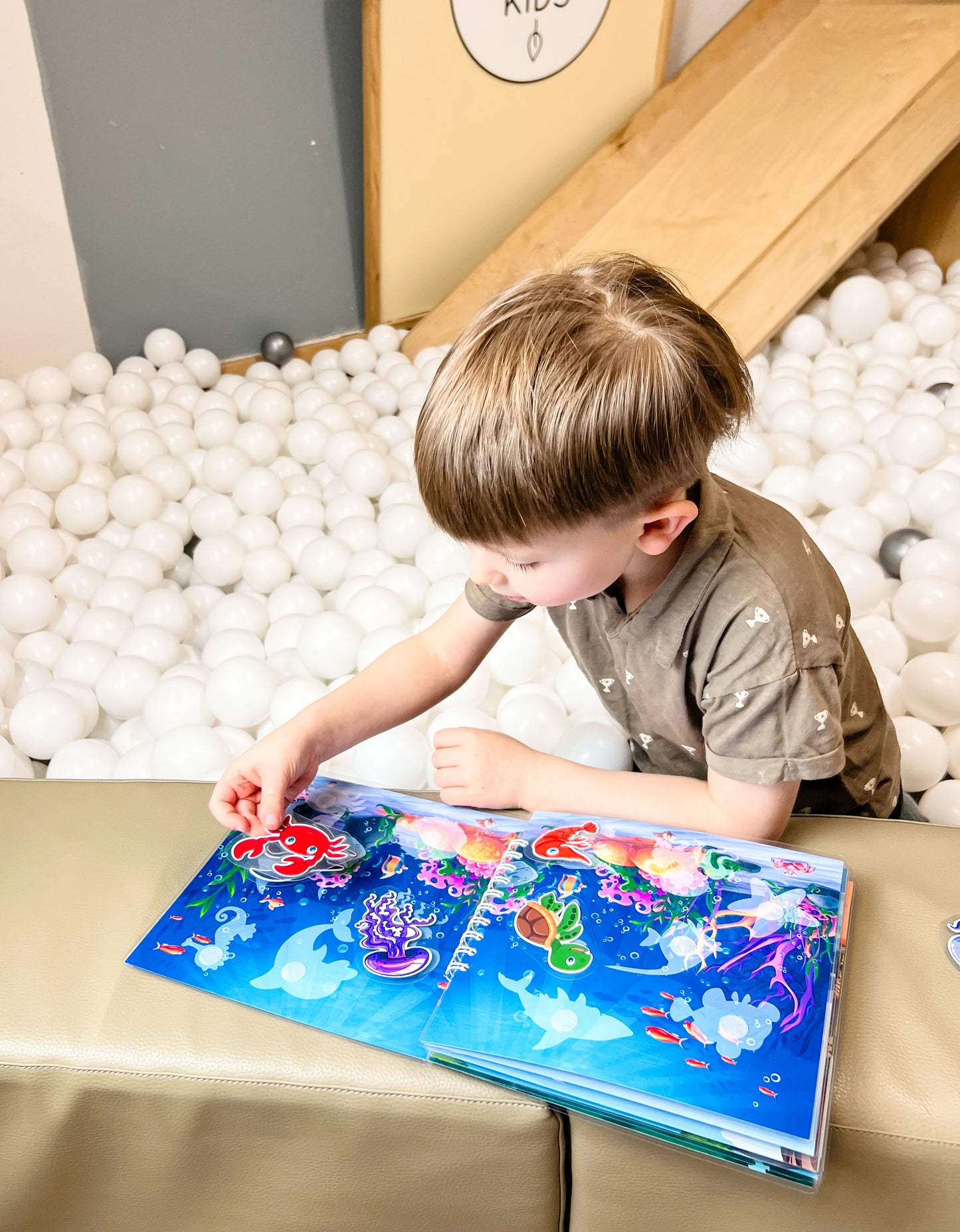 "Viso pasaulio gyvūnai" lavinamoji knygelė