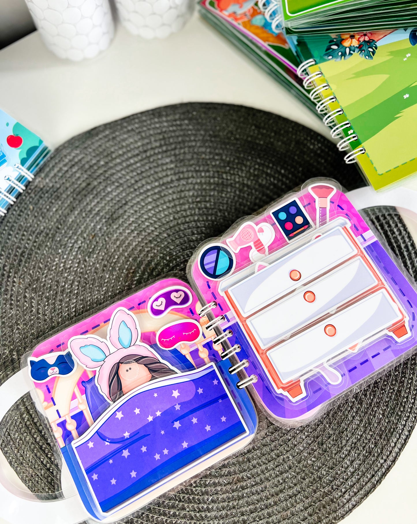 "Rožinio zuikio nuotykiai" knygelė