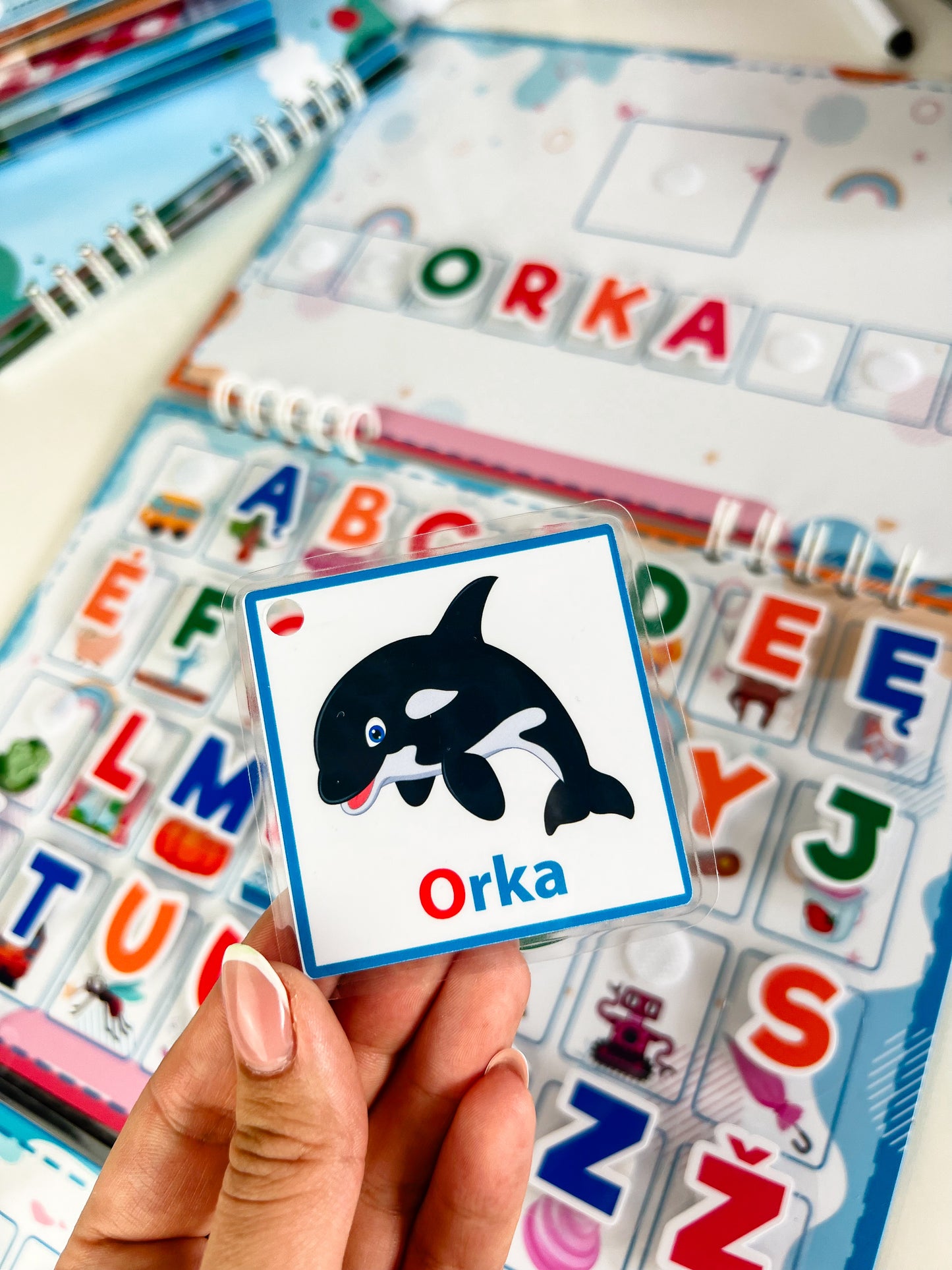 "Abėcėlė su kortelėmis" lavinamoji knygelė