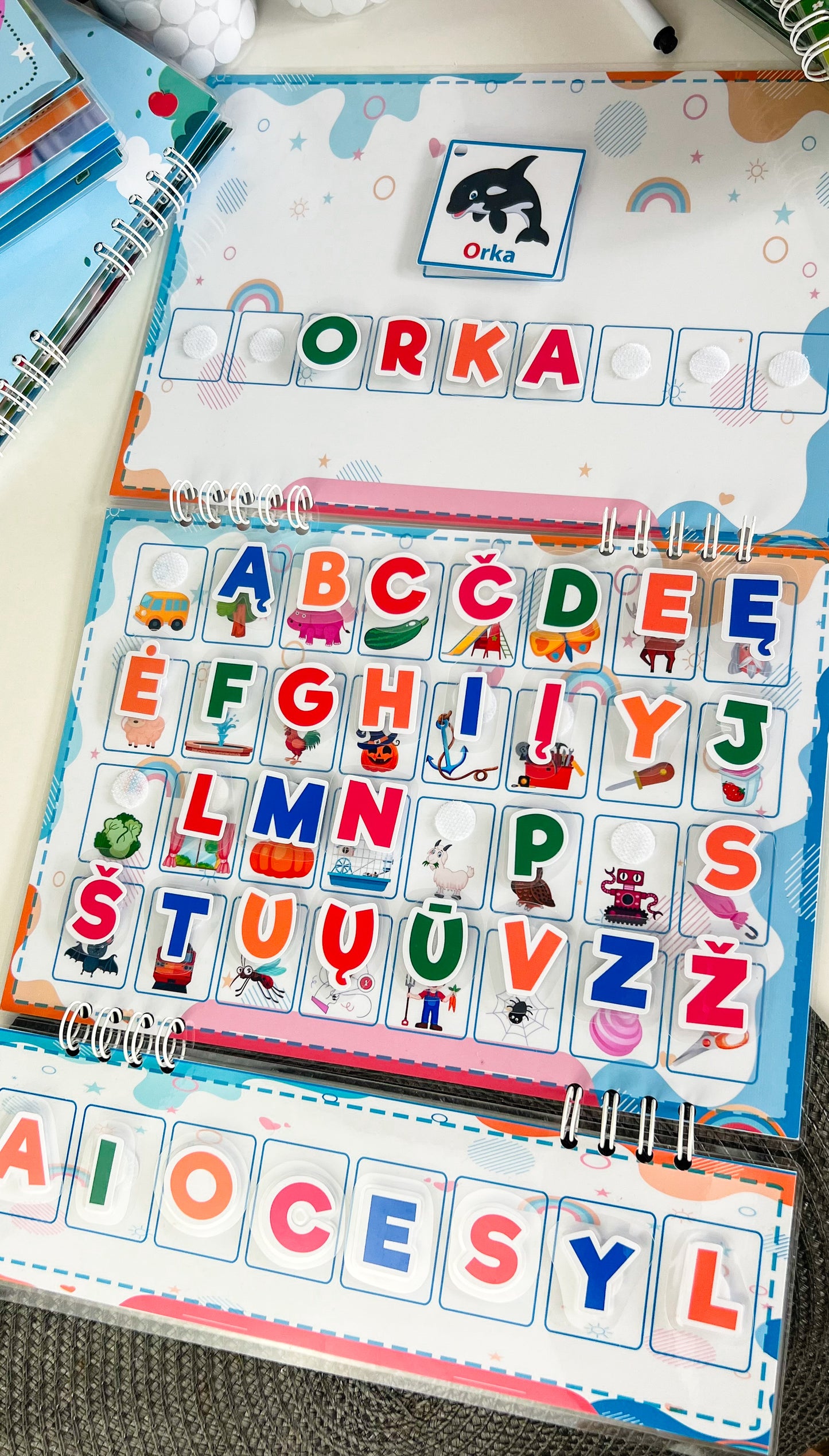 "Abėcėlė su kortelėmis" lavinamoji knygelė