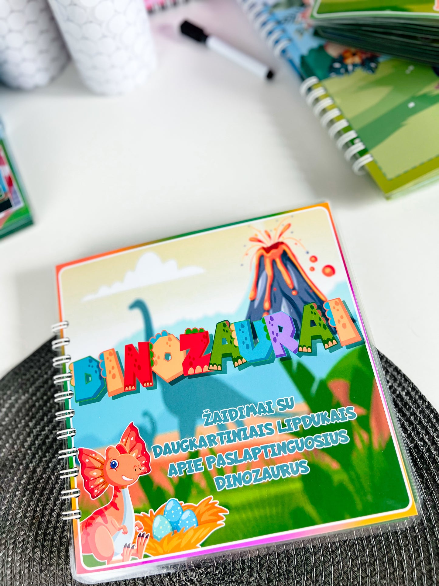 "Dinozaurai" lavinamoji knygelė